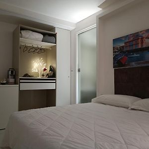 Wal49 Suite